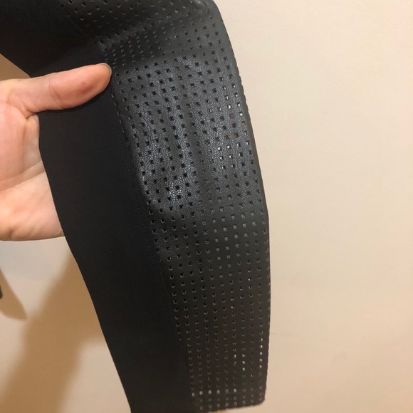 SPANX Sz Sm Black Leggings, Perforated Panels - Picture 8 of 8